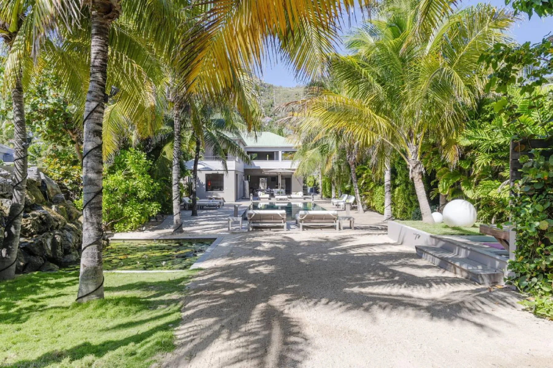 Modern Villa K Beachfront with infinity-zero-edge pool, 4 bedrooms in Anse Des Cayes - St Barth