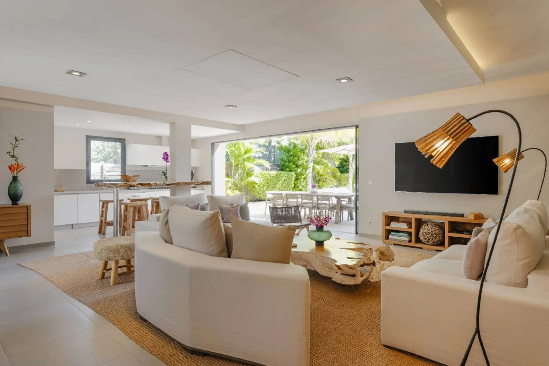 Modern Villa K Beachfront with infinity-zero-edge pool, 4 bedrooms in Anse Des Cayes - St Barth