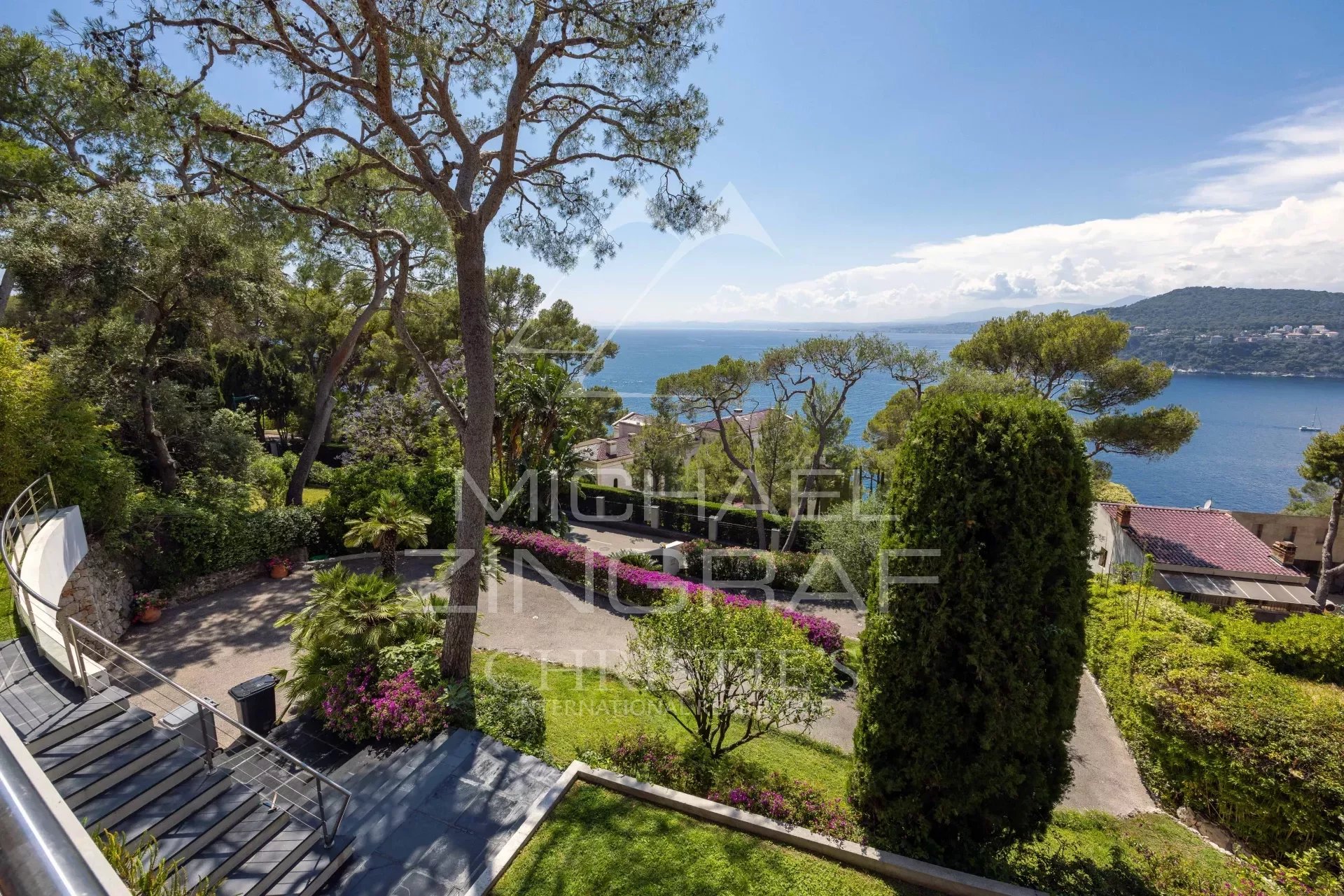 Architectural Villa Breathtaking view of the Bay Villefranche exceptional panorama, 5 bedrooms in Saint Jean Cap Ferrat